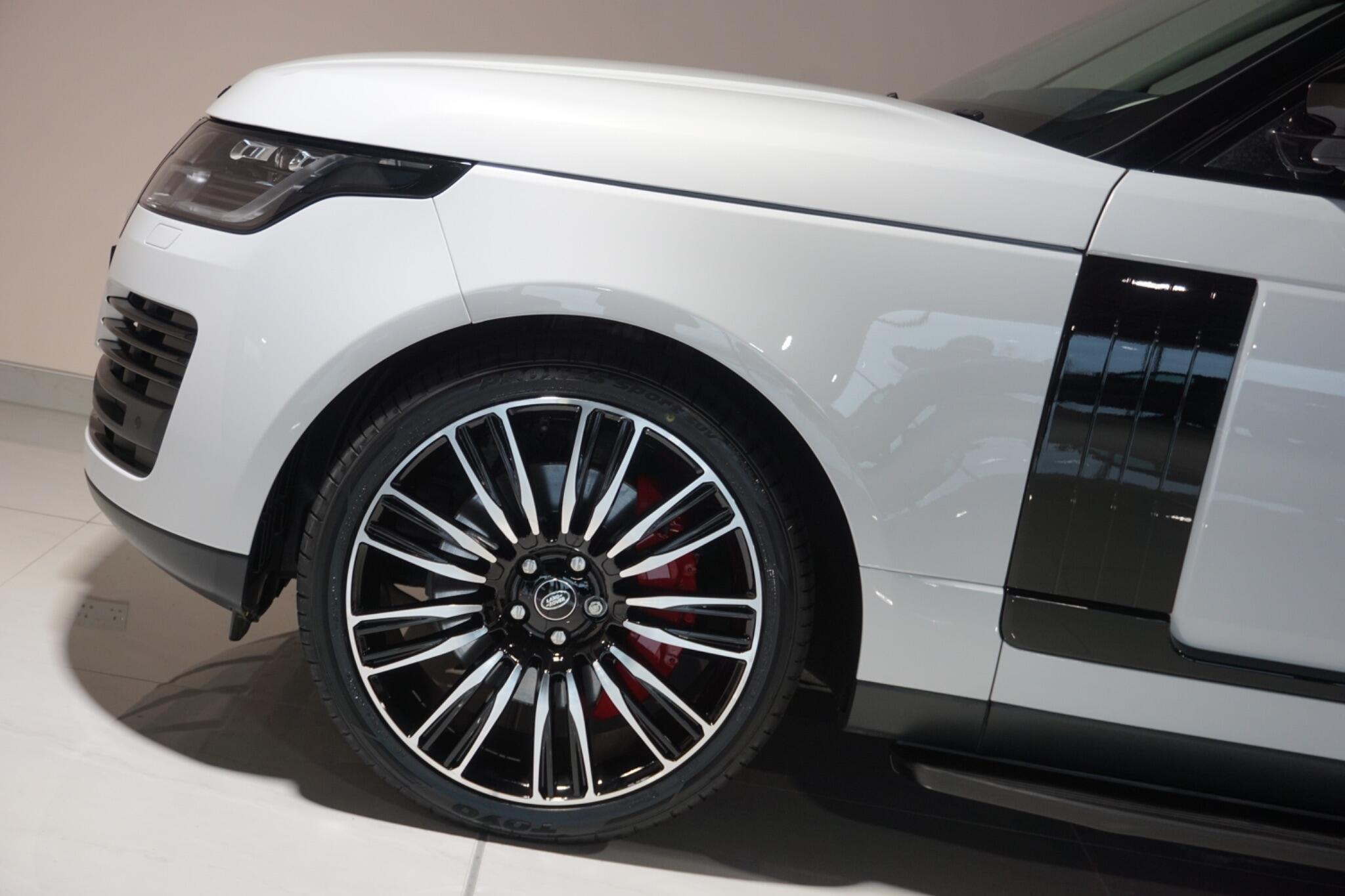 Land Rover Range Rover 2.0 P400e 13.1kWh Vogue SUV 5dr Petrol Plug-in Hybrid Auto 4WD Euro 6 (s/s) (404 ps)